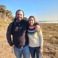una casa fuera de la ciudad. El unico ruido fuerte son pajaros a la mañana y los grillos a la noche