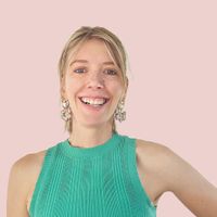 Grande maison en bois au coeur de la campagne