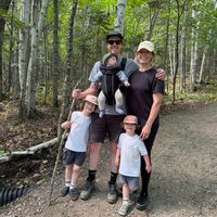 Condo rez-de-jardin avec vue offrant un immense terrain tranquille au coeur de la ville.