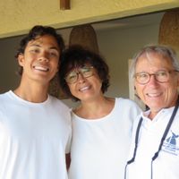 La maison de Dominique et Hervé . Une situation exceptionnelle, vue mer et collines et lac.