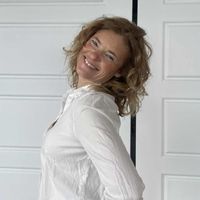 Charmante et confortable avec rangement.