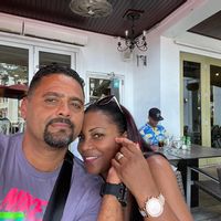 Grand studio lumineux avec une grande terrasse vue piscine et parc.