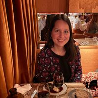 En plein cœur des Batignolles, veritable village en plein et à 25 minutes de Montmartre.