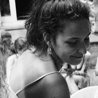 Notre petite maisonnette est entourée de 2000m2 carré de jardin, et en bordure de forêt.