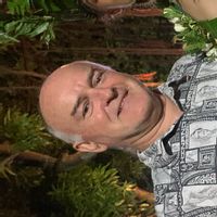 Maison est de style polynésien située en bord de lagon