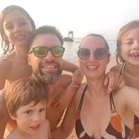 Ancienne maison rénovée avec espaces atypiques.  Extérieur avec piscine, proche centre ville.