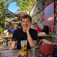 Appartement situé au cœur de Nantes, proche des lignes de tramway et de bus.