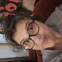 Chouette maison entourée de forêt où l' on entend coyotes et chouettes.  Un lac à quelques pas.