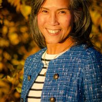 Charming 1 Bedroom / den great vibe in delightful Kensington area of Calgary. Close to everything!