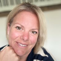 5 bedroom, detached house on a 1 acre garden which is fully enclosed.  15 mins from Cork City Centre