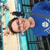 Chambre dans un maison en colocation avec jardin ombragé.