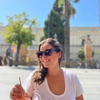La maison de Clémence au bord de la plage, dans un coin tranquille entouré d’une nature verdoyante.