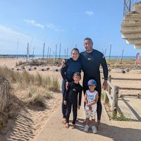 Notre maison a été construite en 2023 dans un village calme sur un grand terrain entouré d'arbre.