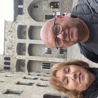Maison exposée plein sud avec grande  terrasse avec deux chambres et cuisine équipée, un salon.