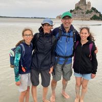 Maison dans la baie du Mont St Michel, dans son écrin de verdure, proche mer