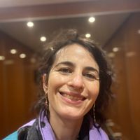 Notre appartement est très spacieux et situé dans une maison de caractère ancienne.