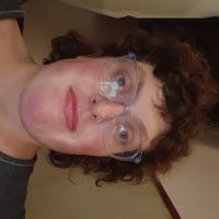 Bonjour mon appartement est un studio de 20 ème carrée les transports en commun c'est pas loin