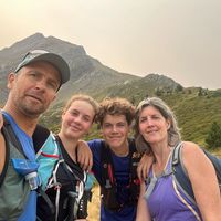 Vue panoramique sur Paris, calme, lumineux, au pied des Buttes-Chaumont, proche commerces et métro.