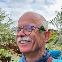 L’appartement-jardin de Didier à 300m de la plage de la baie des anges.