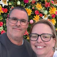 Chalet de Isabelle et Daniel  avec petit lac baignable juste en face.