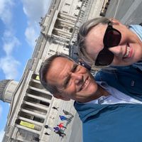 Belle ancienne maison de ville dans un village avec Rembrandt et collégiale