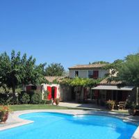 La maison de Nathalie Maison Accueillante en Provence, 4 Chambres et Beau Jardin avec Piscine
