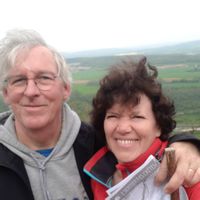 L'appartement est attenant à notre maison d'habitation, récente et lumineuse, dans un quartier calme