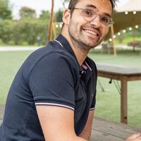 Emplacement idéal à 750m du front de mer: la proximité sans les nuisances, le quartier est calme