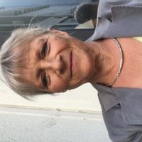 La chambre privée de HELENE dans une maison au coeur d'un environnement magnifique