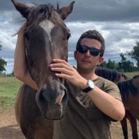 Calme et charmant à 8 min du métro Château de Vincennes (L1). Bois de Vincennes à 30 mètres.