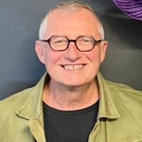 En lisiere de la foret de Montmorency mais aussi proche du train qui emmene à Paris en 1/2 heure.