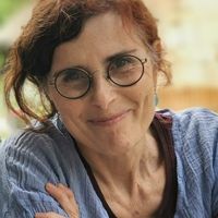 La maison de Sylvie , des couleurs, de l'espace et du charme cool