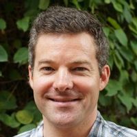 Flat in leafy suburb