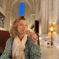 Maison chaleureuse et bien équipée, située à 400m du littoral et des commerces du centre bourg.