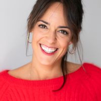 Appartement calme entièrement sur cour, bien décoré, idéalement placé et bien desservi.