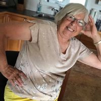 Charmante maison à 15 km de la mer et près d'une rivière limpide avec une chute splendide.