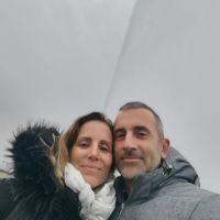 Maison de plain-pied, avec piscine dans village au calme