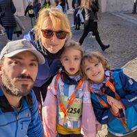 Villa moderne ensoleillée avec vue sur les montagnes