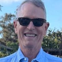 Relaxed Oceanside Home with Outdoor Living, close to Beaches, Trails and Golf