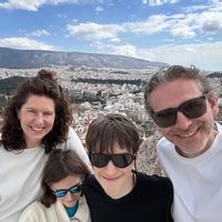 Comfortable, spacious, family-friendly two bed townhouse in Victoria, minutes from the beach.