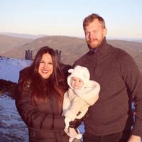 Casa adosada moderna en Oslo, renovada en 2023, metro cercano y entorno natural