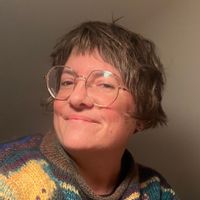 Maison ancestrale vue sur la mer, accès plage privée. Coin caché au Bic, 3 chambres, cours fleuries