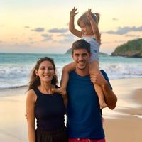 La maison familiale au bord de la piscine