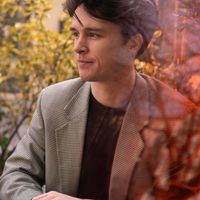 La maison de Mathis face à la mer : on la voit à travers la fenêtre, et on y accède en 2 pas !