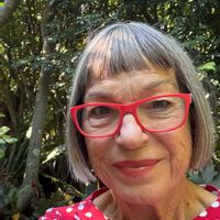 Charming comfortable townhouse in a historic Sydney harbourside suburb and private courtyard garden