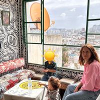 La maison d’Anne-Charlotte est fonctionnelle, conviviale et chaleureuse. Au calme avec une vue mer.