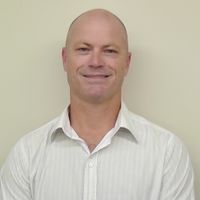 On the canal. Water and mountain views. Amazing sunset over the water deck. Close to beach and CBD