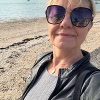 appartement calme et lumineux face a un grand jardin plein soleil ! Acces ville et plage à pied .