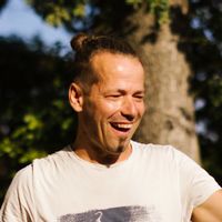 A 4-bedroom house surrounded by nature and trees near a charming Provençal village.