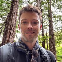 Charming 4 Bed, Steps from Dining & Shops